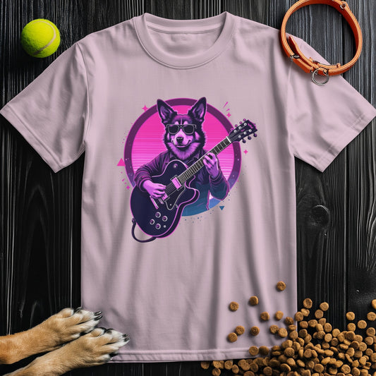 Dog Lover Shirt with Synthwave Design in light pink featuring a cool dog playing guitar in retro neon colors. Ideal for summer and pet lovers.